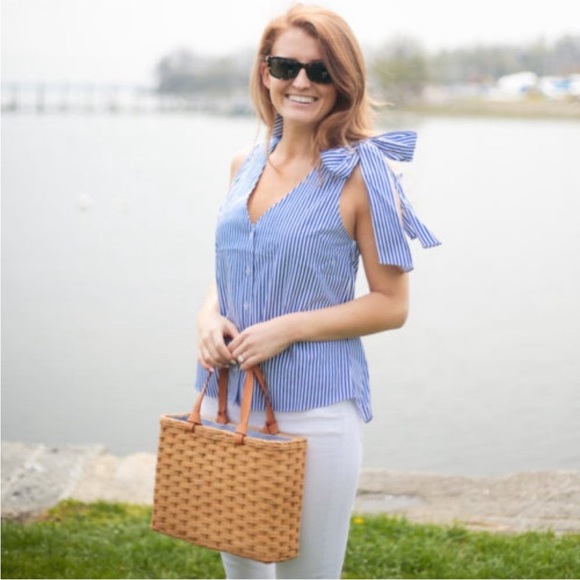 NEW J.O.A. STRIPED BLUE WHITE SLEEVELESS BOW TIE DETAIL TOP BLOUSE L - Picture 2 of 12